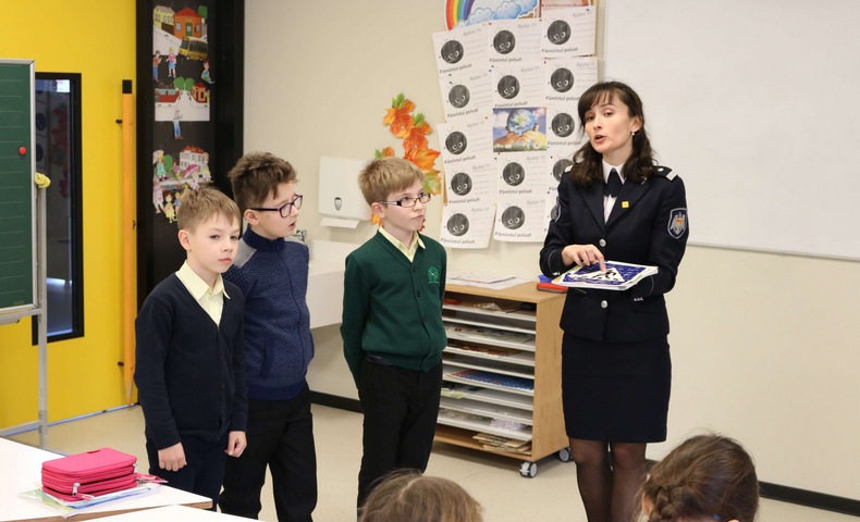 Police Lesson on Security - image 33