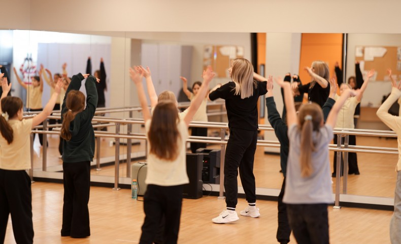 Dance Cheerleading Club - image 14