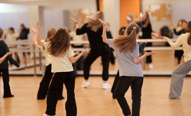 Dance Cheerleading Club - image 12