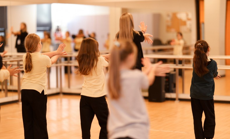 Dance Cheerleading Club - image 1