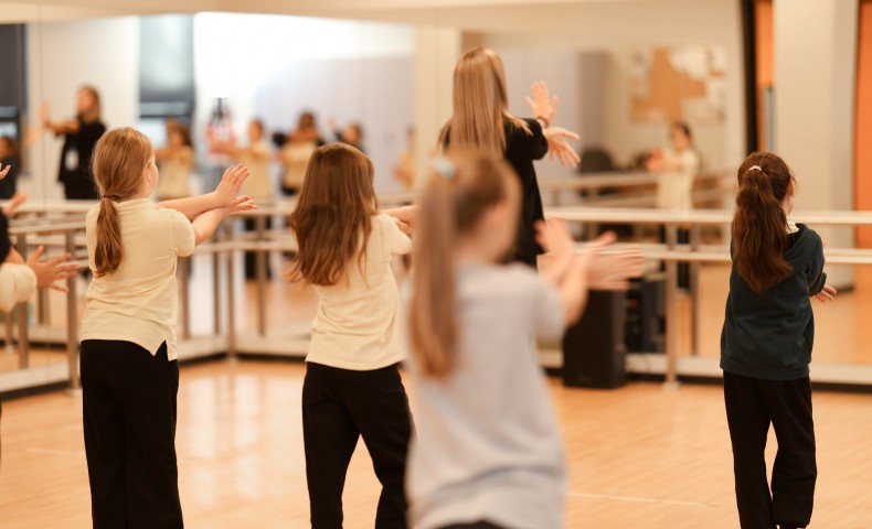 Dance Cheerleading Club - image 2