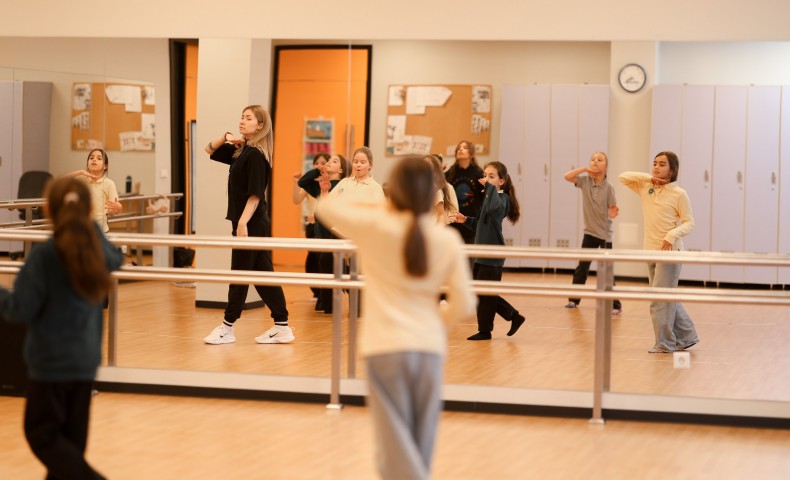 Dance Cheerleading Club - image 3